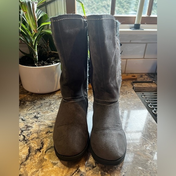 Mukluks Women’s Winter Sweater Boots - Picture 2 of 6